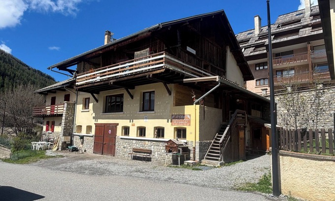 Abries Apartamento | Le Villard; "Adrech" apartment in the heart of the Queyras (170m² in Abriès)