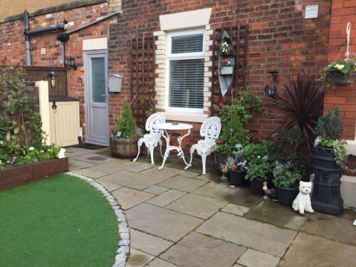Lytham St. Anne's Apartamento | Leafy Lytham central Lovely ground floor 1 bedroom apartment with private garden In Lytham dog friendly