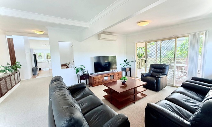 Ferny Hills Casa | Leafy peaceful 3 bedroom family friendly home for serene escape