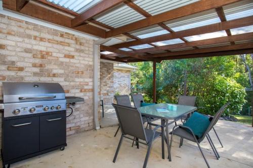 Ulladulla Casa | Leafy Retreat - spacious holiday home near harbour