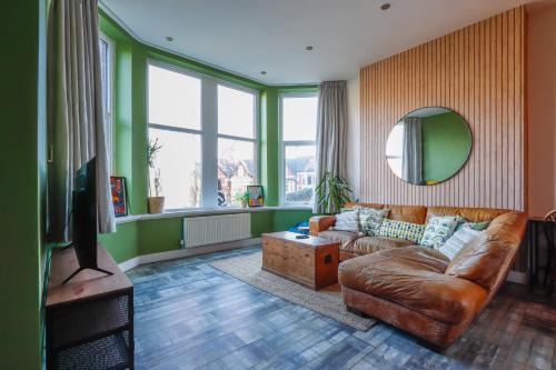 Barry Apartamento | Leah Suite by Koya Homes - 2 Bed, 2 Bath, Pool Table, Sea View, Free Parking