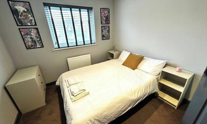 Leamington Spa Casa | Leamington Spa-3 Bed-Sleeps 6-Garden-Pets-Parking