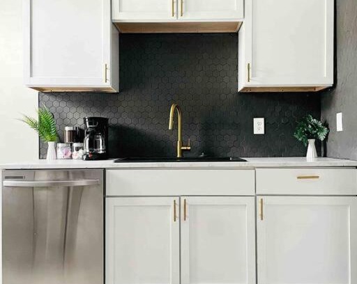 Evansville Apartamento | Leaning House of Haynie