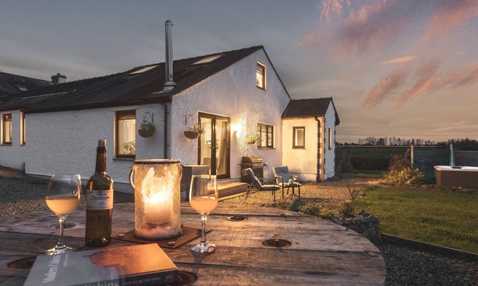 Meathop Casa | Leavens Farmstead Rural Retreat With Hot Tub