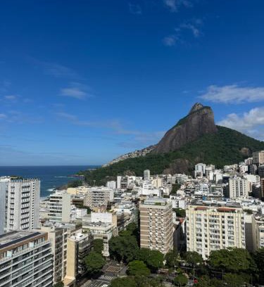 Leblon Apartamento | Leblon, melhor localização, colado com a praia, melhores restaurantes e metrô