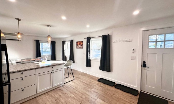 Dover-Foxcroft Apartamento | Ledge - Apartment in Downtown