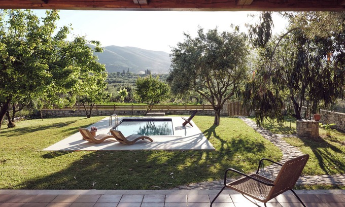 Laganas Cabaña | Villa de piedra de dos dormitorios de Leeda con piscina privada