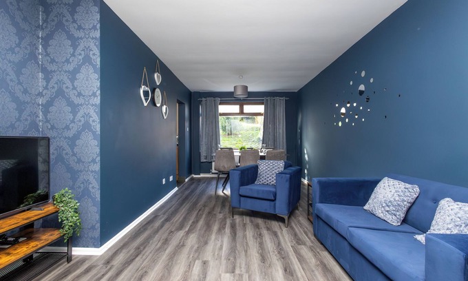 Middleton Casa | Leeds 3 Bed 1 Bath With Parking