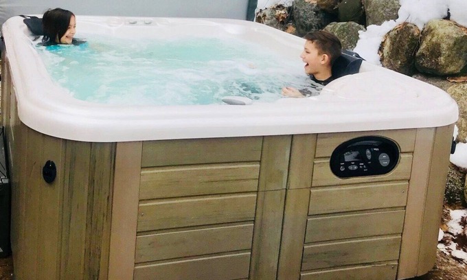 Traverse City Casa | Terapia Leelanau + (Bañera de hidromasaje aislada / nueva - Cerca de TC)