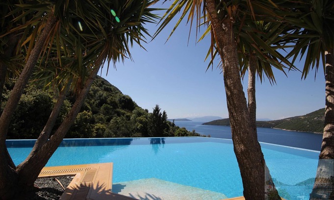 Mikros Gialos Villa | Lefkada Villa Mikros. Espectacular ubicación y piscina. A pie de playa. Mikros Gialos.