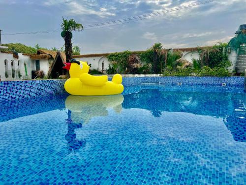 Pudong Casa | Left Bank La Vie Pool Resort