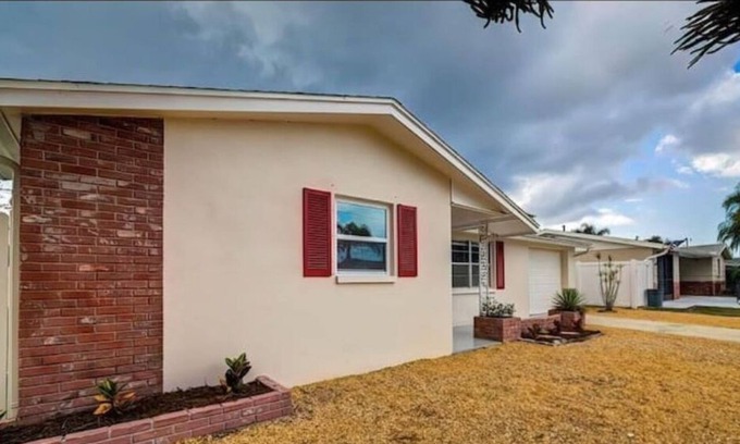Forest Hills Casa | Legacy Aura Welcomes You Home