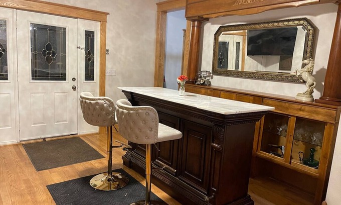 Eau Claire Casa | Legacy Farm! WaterFront 1920’s Flair (Adults Only)