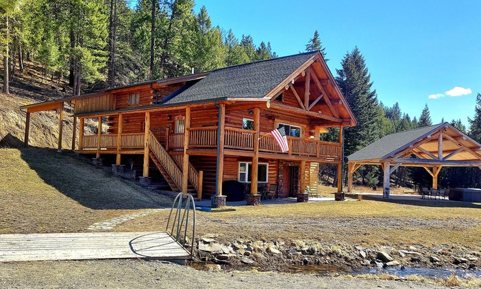 Libby Cabina | Legacy Lodge - Log Home Retreat - 5 bed 2 bath with stunning mountain views !!