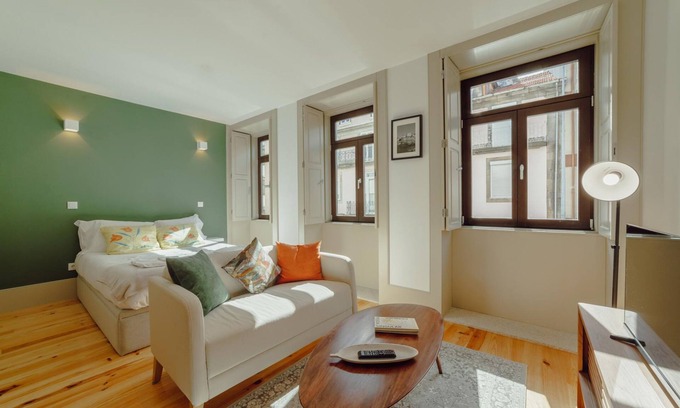 Lapa Apartamento | Legacy Oporto Design Apartment D by Vacationy