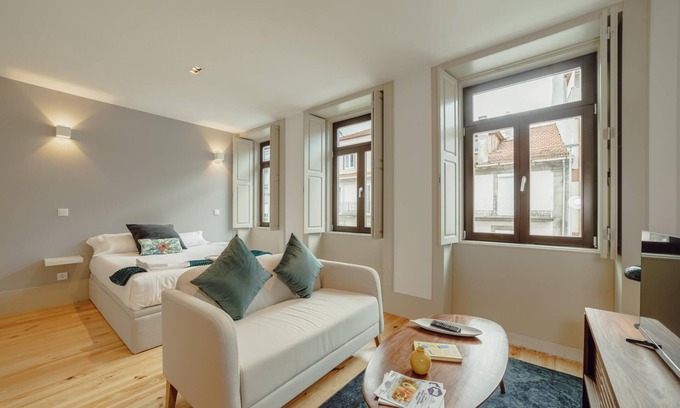 Lapa Apartamento | Legacy Oporto Design Apartment F by Vacationy