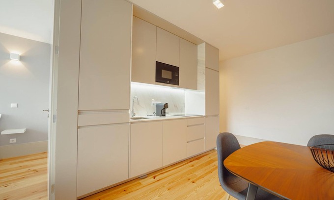 Lapa Apartamento | Legacy Oporto Design Apartment E by Vacationy