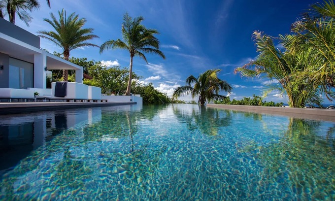 Lurín Villa | Lujosa villa de cinco dormitorios, decorada por el tema de las cinco marcas de lujo, Piscina climatizada de 14 pies de largo