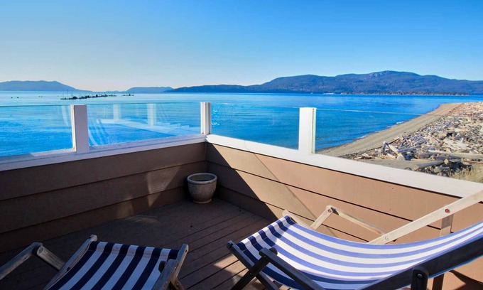 Lummi Island Casa | Legoe Bay Beach House on the Water