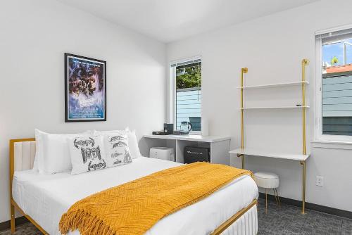 North Queen Anne Casa | Leia's Rebel Princess Suite