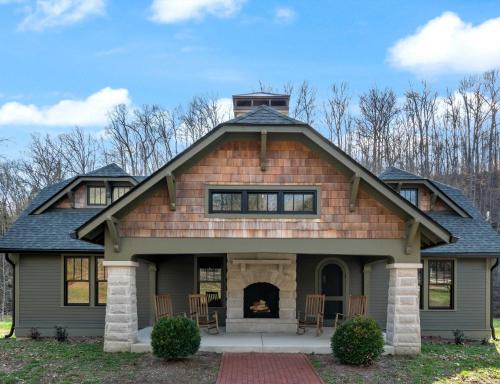 Franklin Casa | Leiper's Retreat - Secluded 3 BDR Craftsman Home