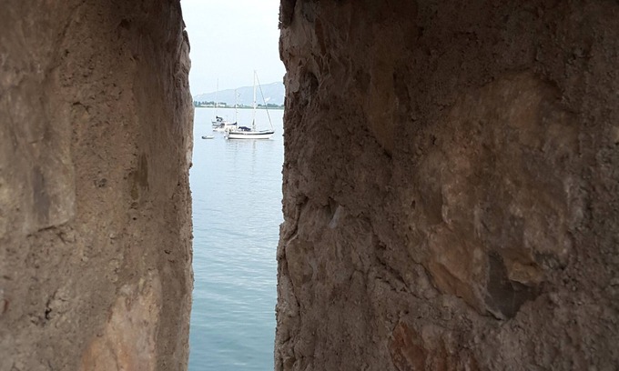 Gefira Mpania Villa | Leludas hostal junto al mar en el centro de Nafpaktos