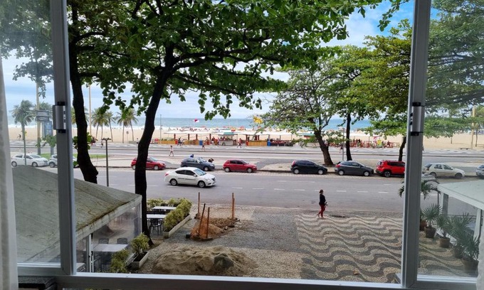 Leme Apartamento | Leme de frente para o mar na Quadra Gourmet da Atlântica