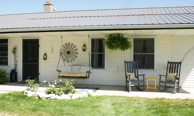Middlebury Otro | Lemon Hill Amish Guest House. . . an Amish themed, whole house experience.