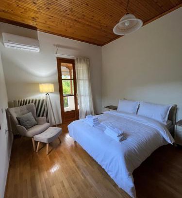 Leonidio Casa | Lemon Tree House