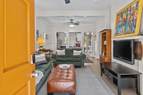 Athens Casa | Lenoir Cottage w covered patio and fire pit
