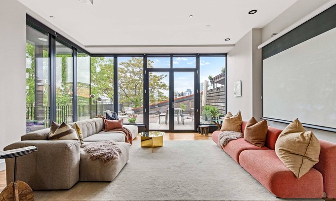Greenpoint Apartamento | Leonard by Rove Travel | 2BR PH Loft McCarren Park