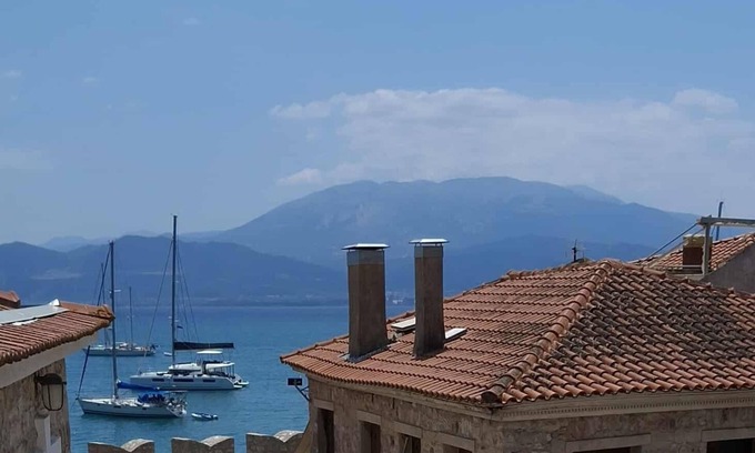 Nafpaktos Apartamento | Lepanto Port Vibes – Sea & Castle View Apartment in the heart of town