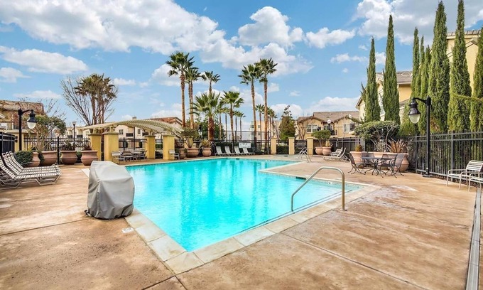 North Natomas Casa | LePark YELLOW with Pool & Spa Next to Downtown Golden One Airport