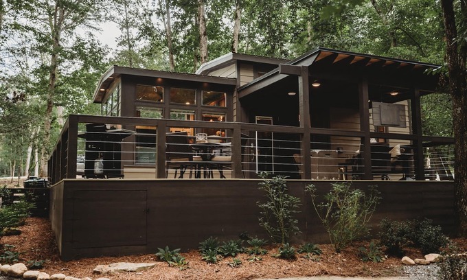 Monteagle Cabina | Leprechaun Lodge at The Retreat at Deer Lick Falls