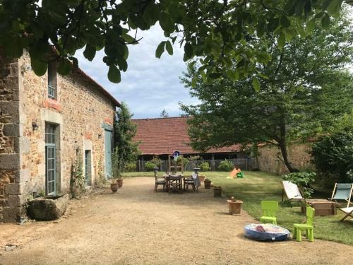 Saint-Martin-Terressus Casa | Les écuries du château des Rieux