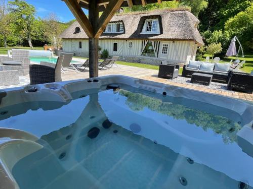Ablon Casa | LES 2 CHAUMIÈRES Piscine & Spa