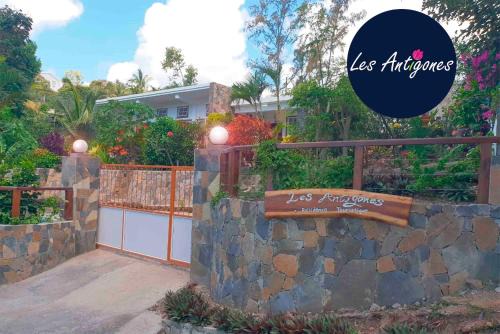 Port Mathurin Cama Y Desayuno | Les Antigones