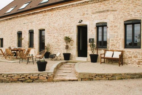 Corgengoux Casa | Les Blés Dorés et Les Graines de Lin, 2 gîtes à la Ferme avec moutons et piscine, à côté de Beaune