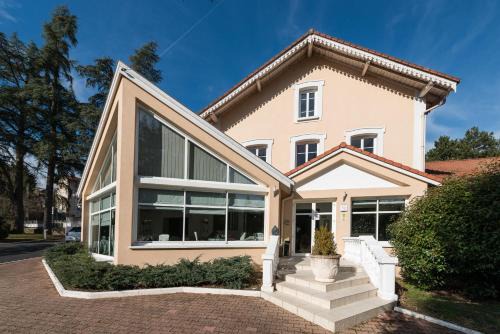 Aurec-sur-Loire Hotel | Les Cèdres Bleus