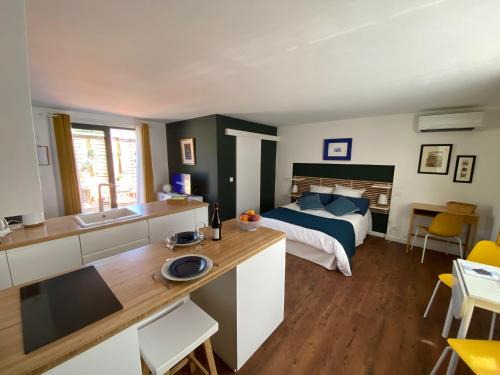 Uzes Casa | Les cèdres