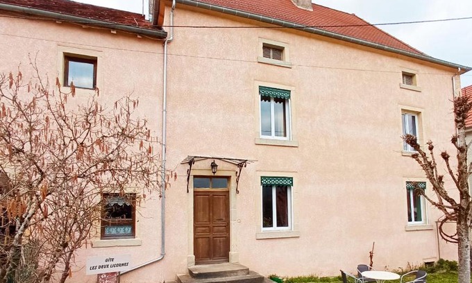 Anchenoncourt-et-Chazel Casa | Les deux Licornes