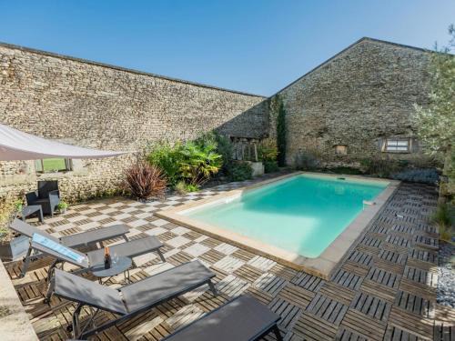 Champagne-et-Fontaine Casa | Les Ecures 1