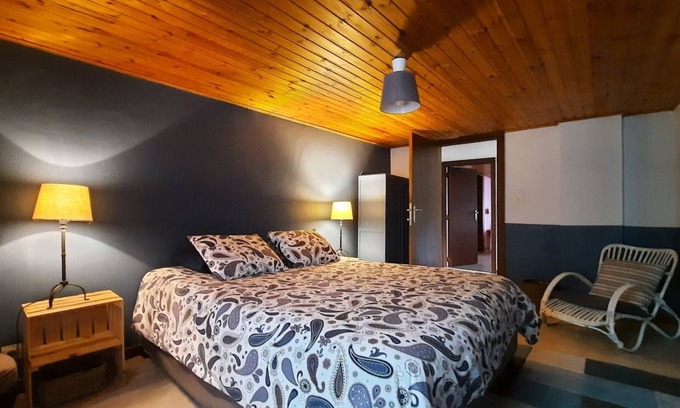 Nisramont Cabaña | Les Grands Chais-Gîte-De gran tamaño-Baño en la habitacion-Vista al campo
