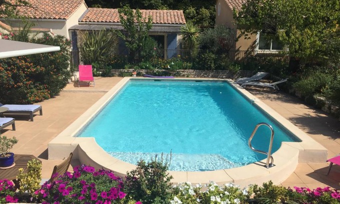 Eyragues Casa | Les Hauts d'Eyragues gîte Aigue Marine Meublé classé 4 étoiles