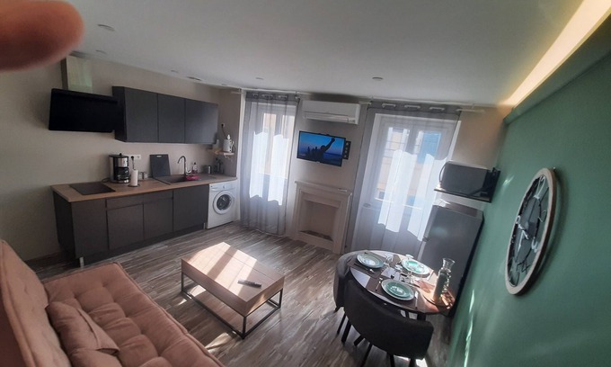 Bourg-Saint-Andeol Apartamento | "Les IRIS" APT 107, T2 COSY, 30 m2, 1 bedroom with TV