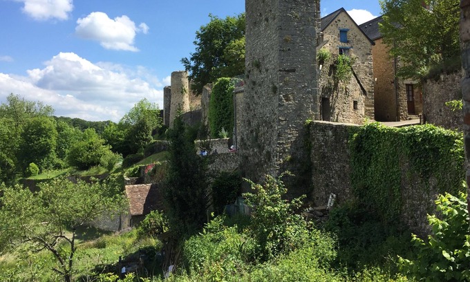 Sainte-Suzanne-and-Chammes Cama Y Desayuno | Les Jardins Suspendus du Ravelin