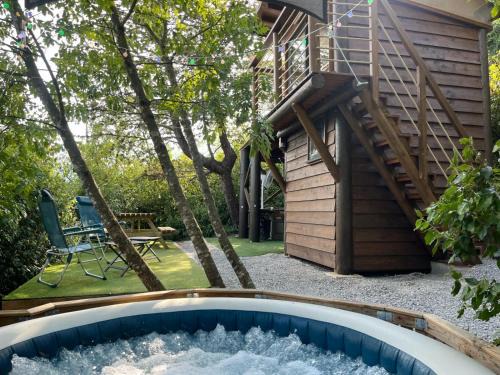 Privas Otro | Les lucioles cabane chalet avec Jacuzzi privatif