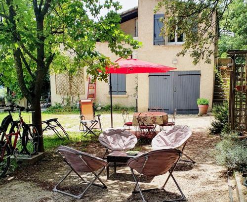 La Celle-sous-Gouzon Apartamento | Les Marronniers Charmant petit appartement a La Tour d'Aigues Vaucluse