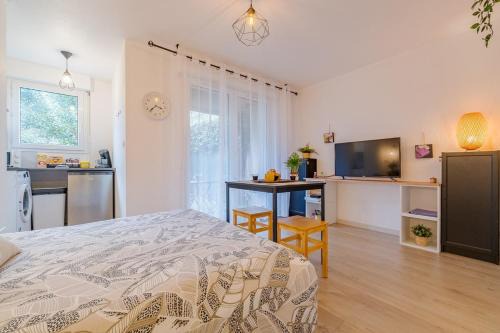 Toulouse West Apartamento | Les Muses - avec entrée autonome, clim neuve, jardin, parking privé & sa piscine ! -