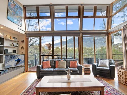 Lake Crackenback Casa | Les Perrieres Chalet - Spacious 2BR Chalet l Gym l Indoor Pool l Tennis l WiFi l BBQ
